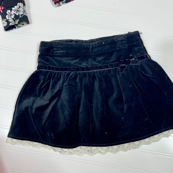 Children's Place Girls Size 4 Black Velvet Skirt Bonus Black Floral Long Sleeve - Picture 2 of 11